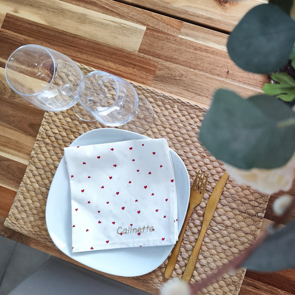 De magnifiques serviettes de table brodées avec amour, et personnalisées !