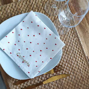 De magnifiques serviettes de table brodées avec amour, et personnalisées !